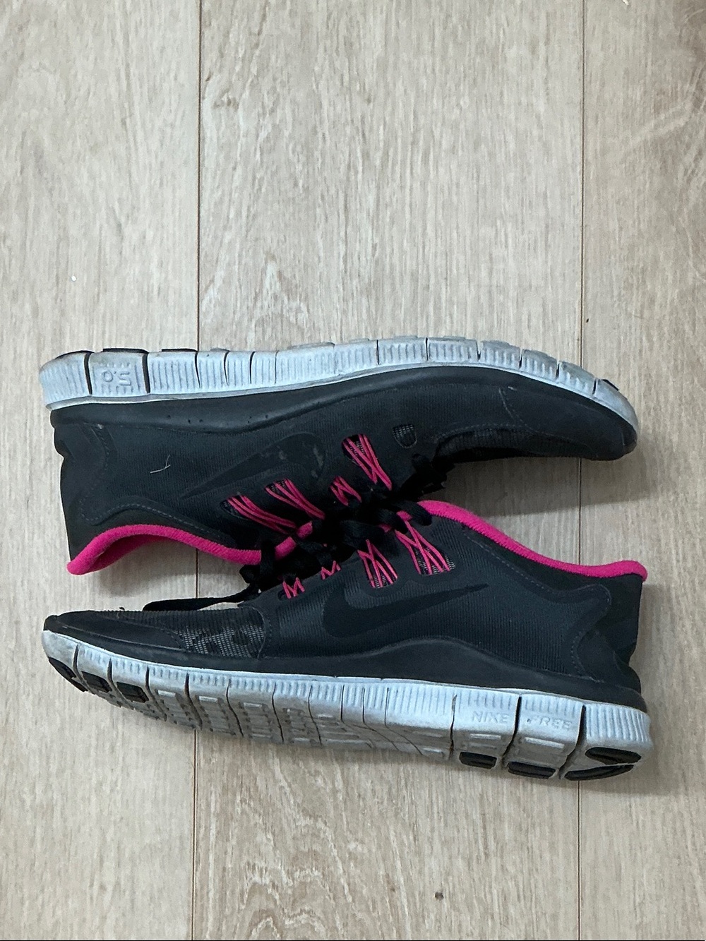Nike Free 5.0 Women's Cheetah Print & Hot Pink Athletic Sneakers - Picture 3 of 4